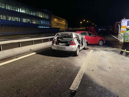  Accident de la circulation sur l'A12 à Flamatt / Verkehrsunfall auf der A12 in Flamatt 
