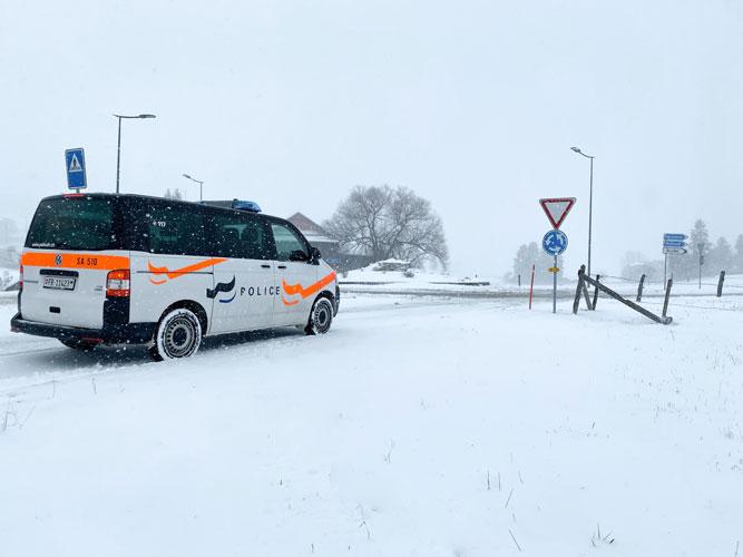 La neige provoque plusieurs accidents dans notre canton/Der Schnee verursacht mehrere Verkehrsunfälle in unserem Kanton