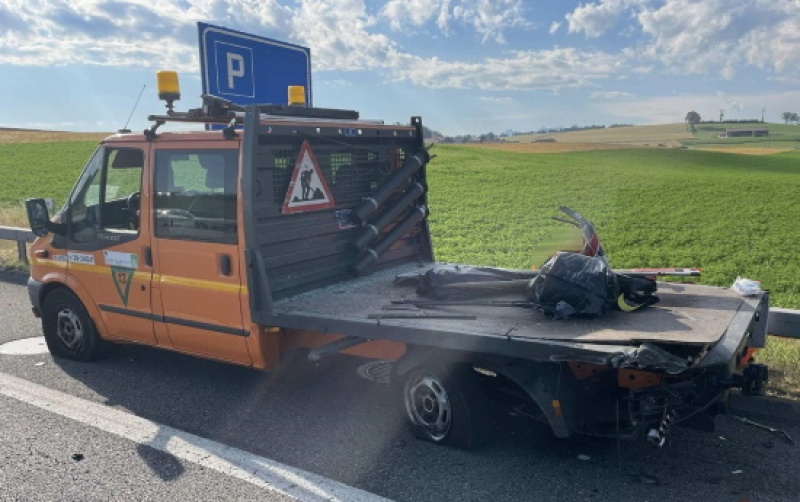Un employé du service des routes blessé suite à un accident sur l’A12 / Mitarbeiter des Strassendienstes nach Unfall auf der A12 verletzt