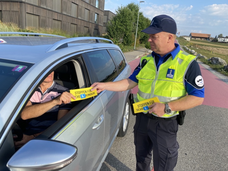« Arrêtez-vous pour les écoLier·es » / Schulanfang: «Stoppen für SchuLkinder»