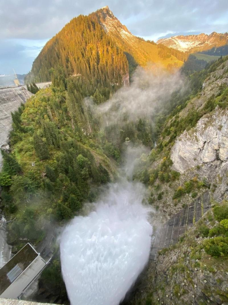 Crue artificielle au barrage de l’Hongrin (VD) le 01.10.2020. Bien que le barrage se trouve sur le canton de Vaud, L’Hongrin est un cours d’eau qui coule ensuite sur le territoire fribourgeois et se jette dans le lac de Lessoc.