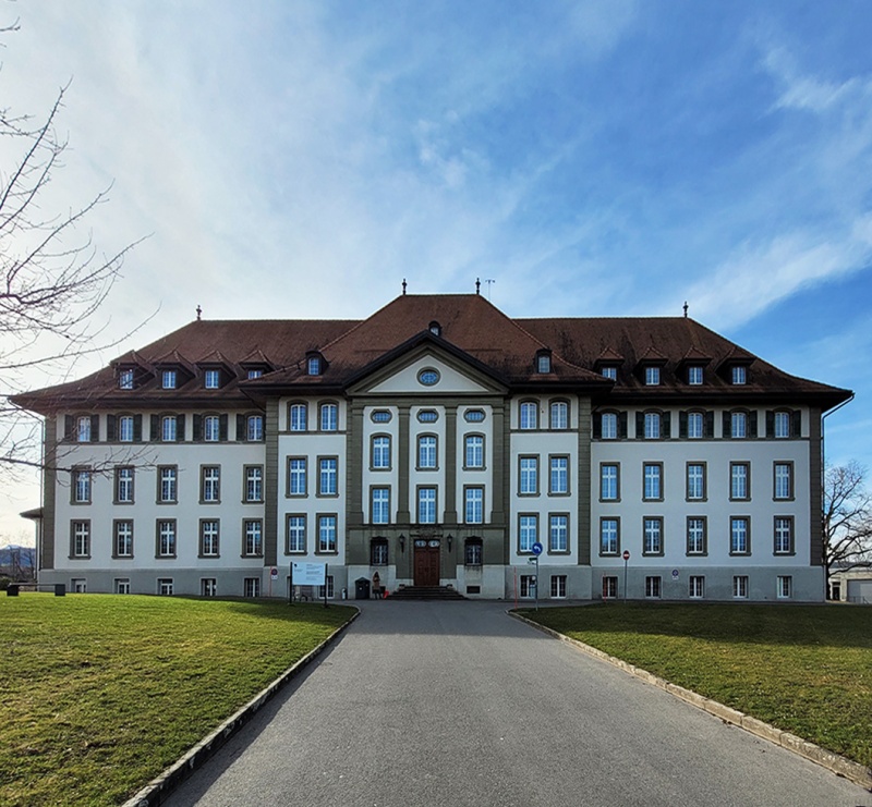 Ecole de Grangeneuve - bâtiment historique