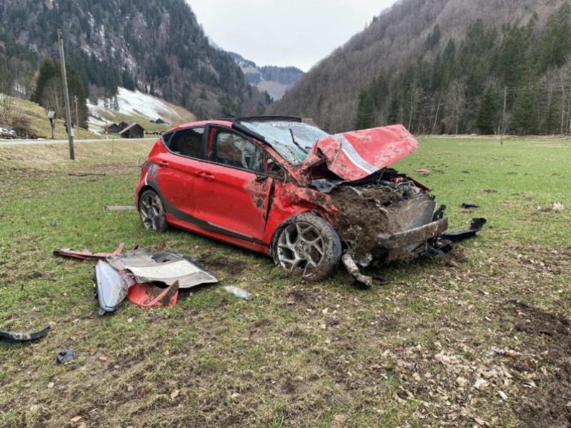 Un blessé après plusieurs tonneaux à Jaun