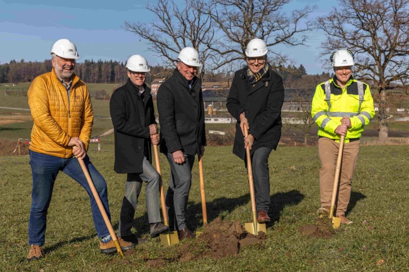 Spatenstich Produktionsneubau der Liebefeld Kulturen AG (v.l.n.r.): Fabian Wahl, Agroscope; Lorenz Hirt, Liebefeld Kulturen AG; 