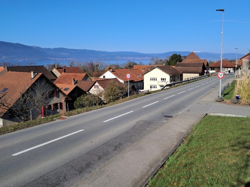 Strasse durch den Ort Font