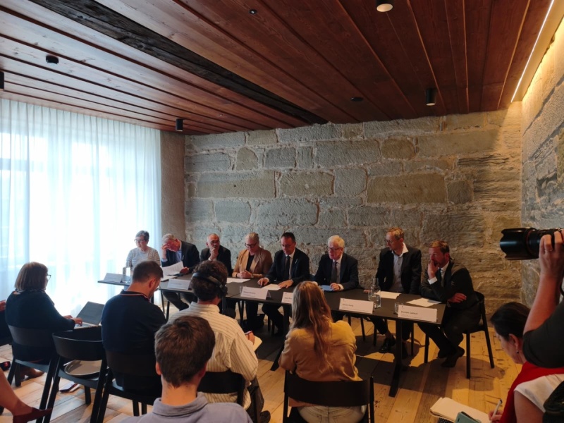 Le Conseil d'Etat face aux médias