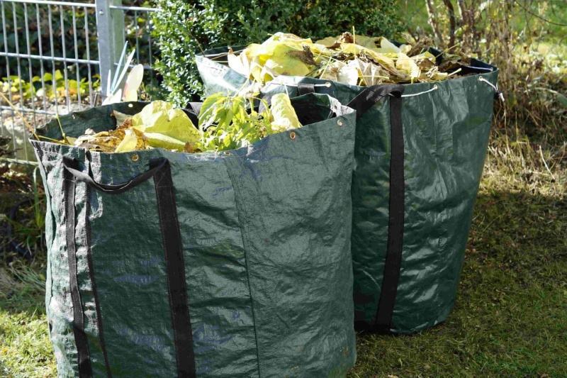 les déchets de jardin doivent être éliminés à la déchetterie