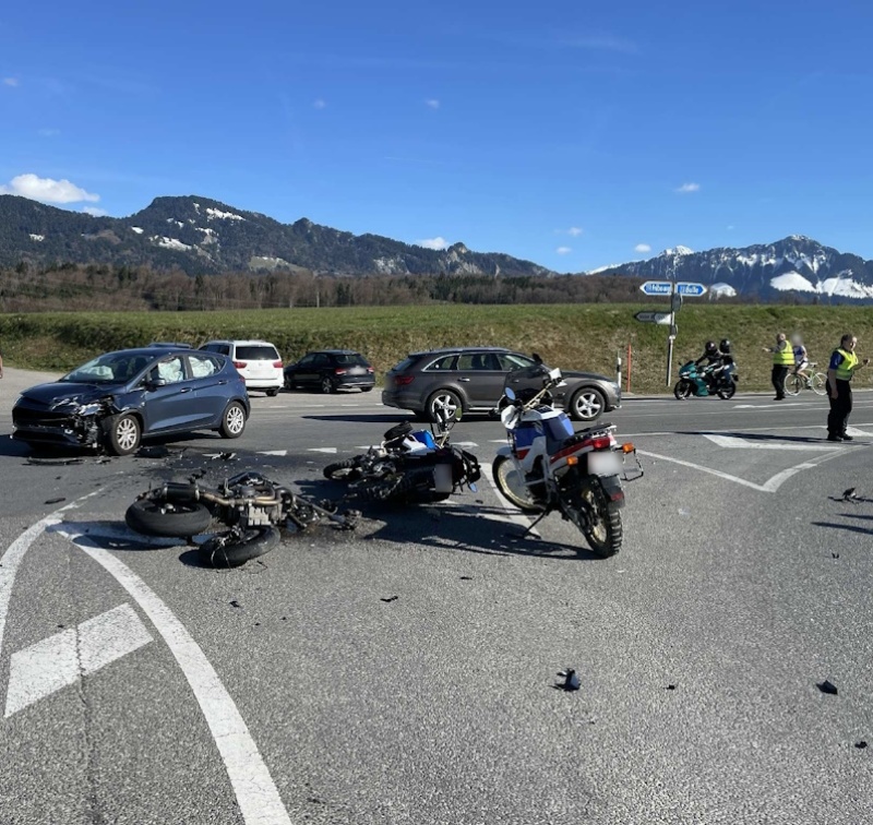 Trois motocyclistes blessés lors d’un accident à Sorens