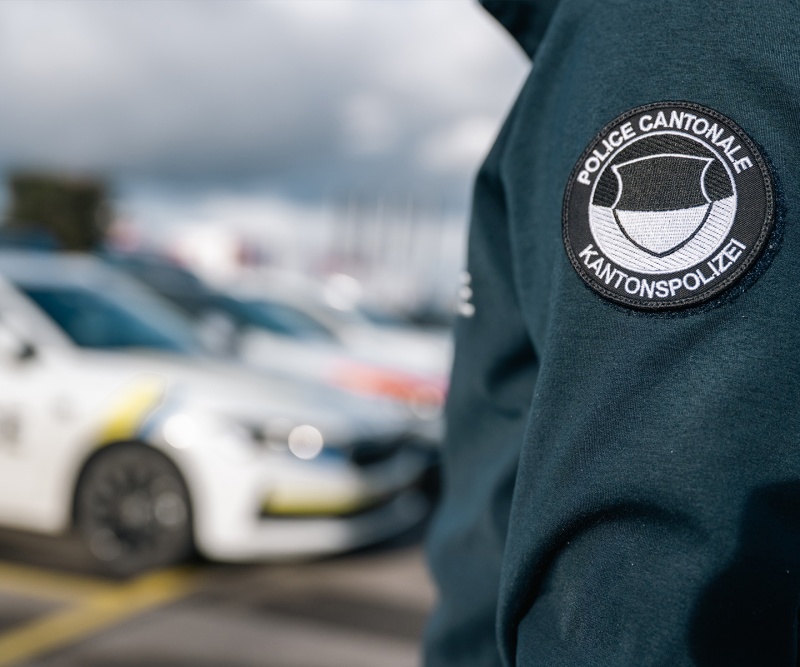 2026 police pretexte voiture badge 2