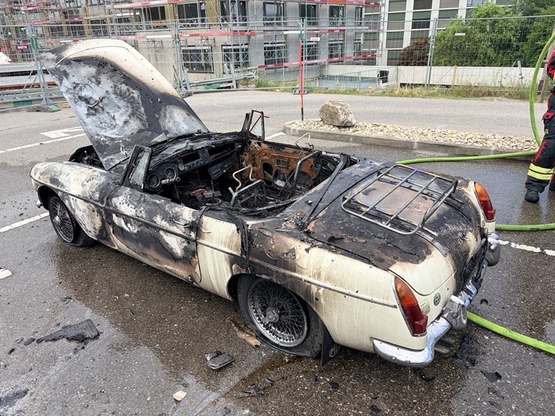 20260621_Voiture en flamme à Villars-sur-Glâne